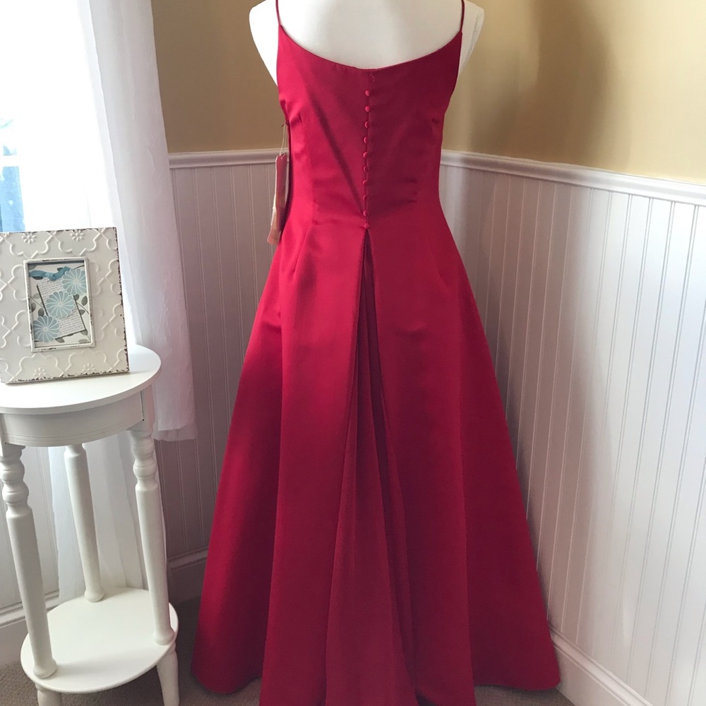 Gown - Picture 2 of 4